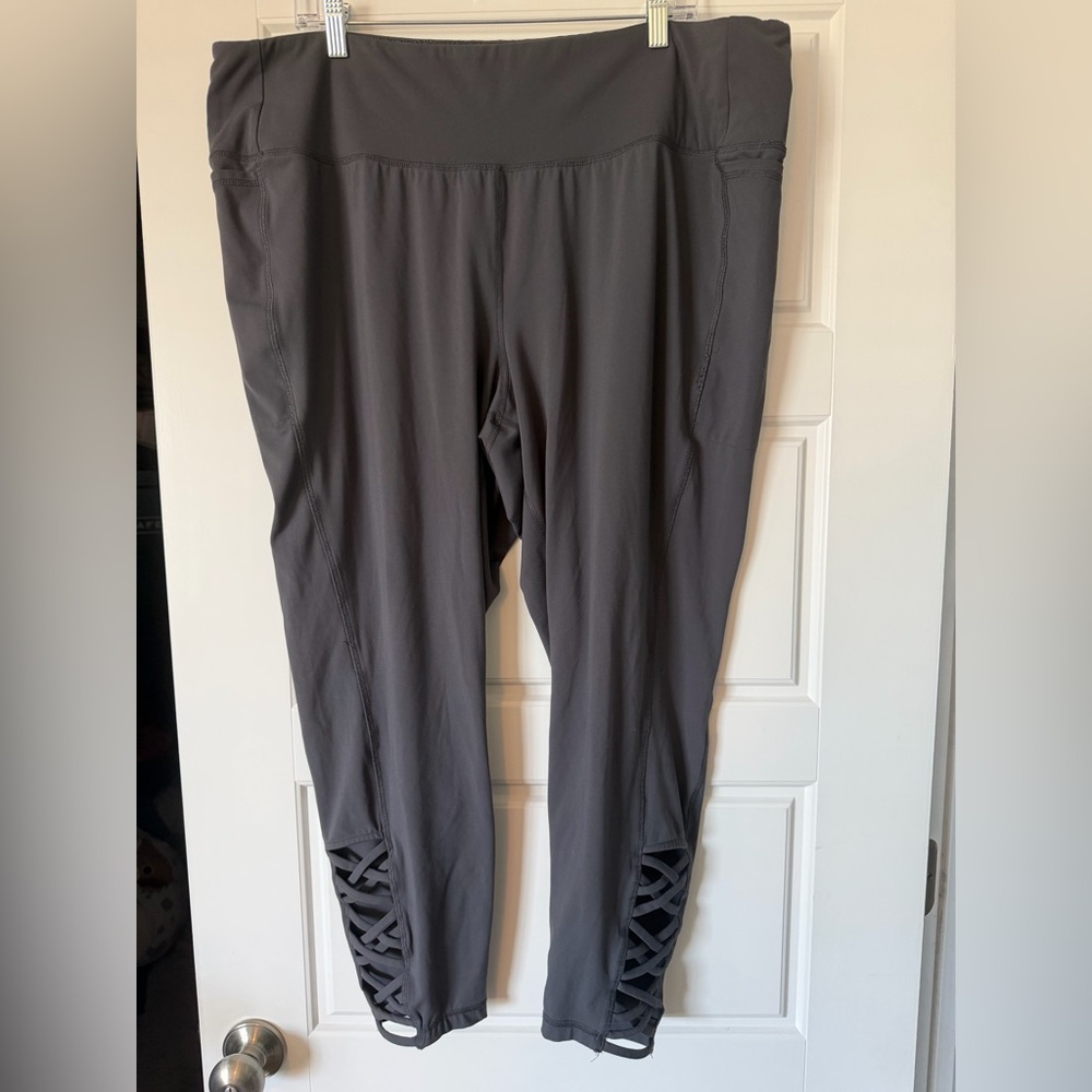 Gray Crisscross Calf Active Leggings